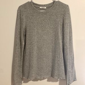 Pieces light-weight sweater with ruffled sleeves and neckline